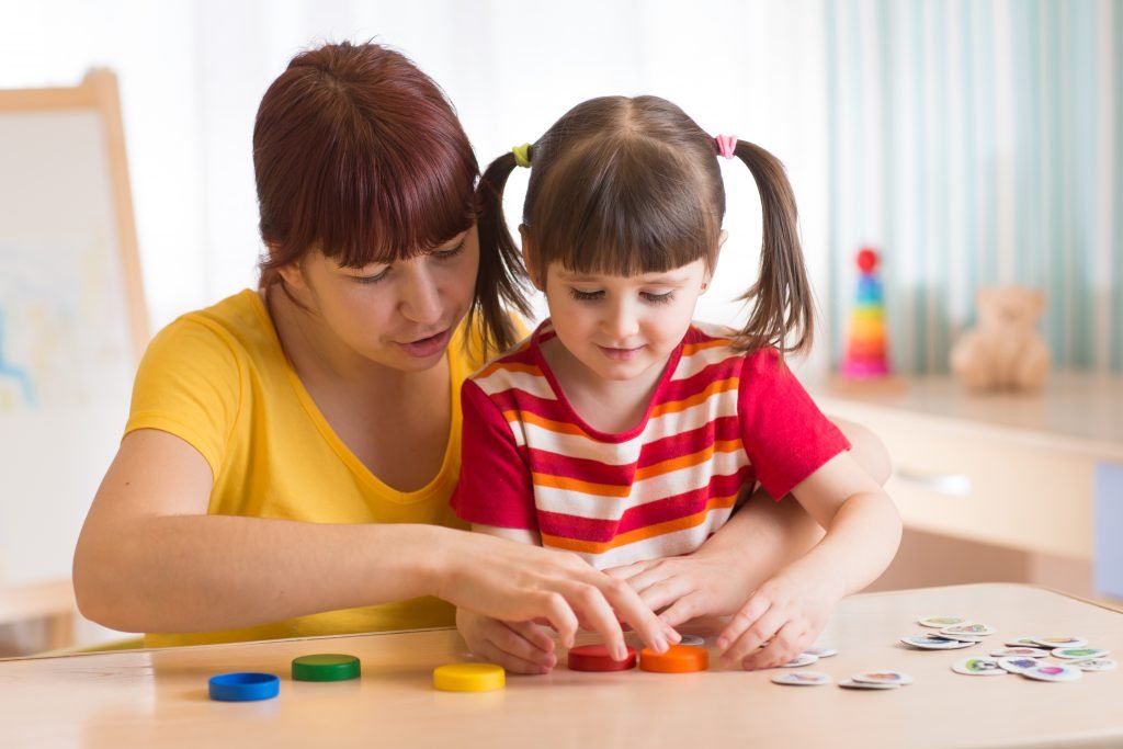 Aprender brincando: conheça estratégias para utilizar jogos na  alfabetização